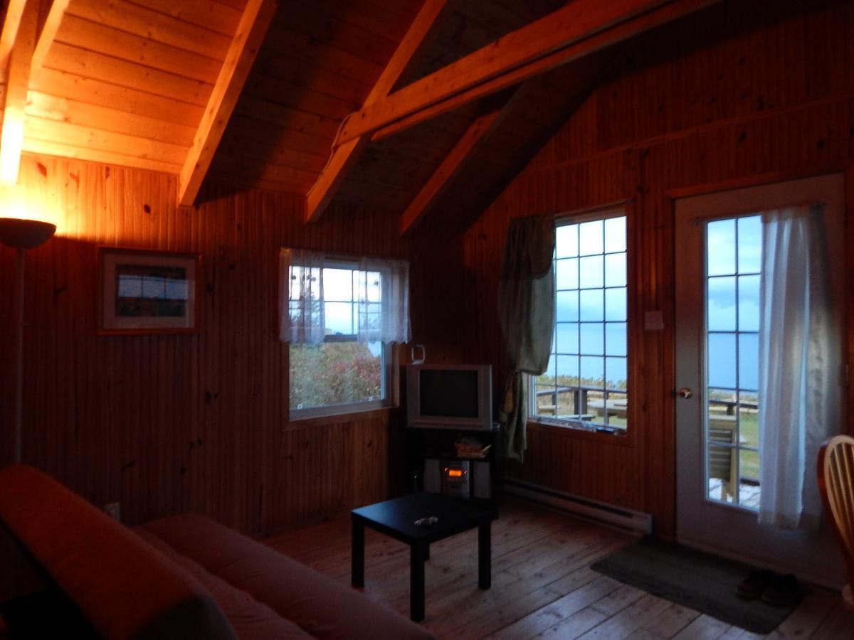 Les Chalets Brise-De-Mer Sainte-Therese-de-Gaspe Exterior photo